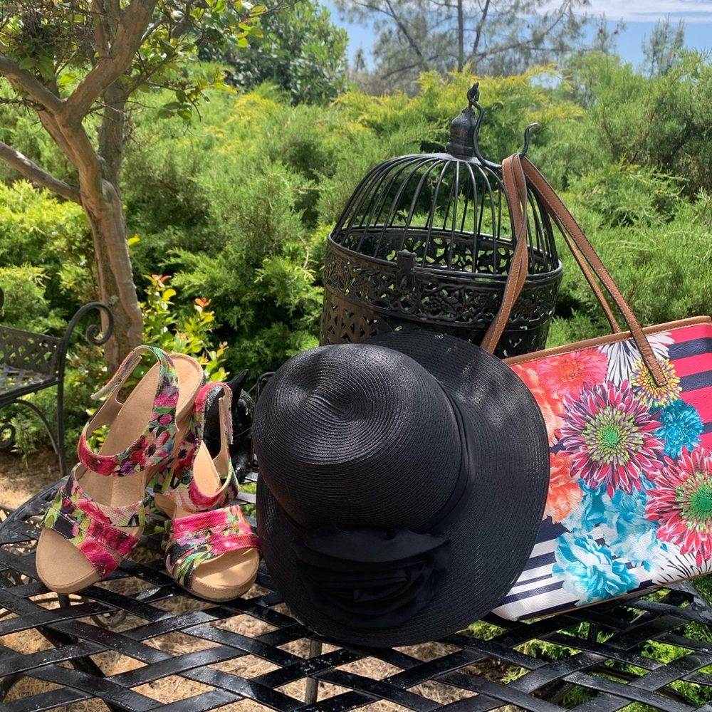 Nine West Red and Blue Tote Bag with Floral DesignHP25x3 - Picture 2 of 9